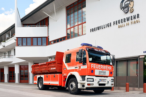 240905-0004_-_Feuerwehr_Hall_-_Autos.jpg  