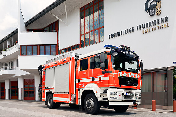 240905-0003_-_Feuerwehr_Hall_-_Autos.jpg  