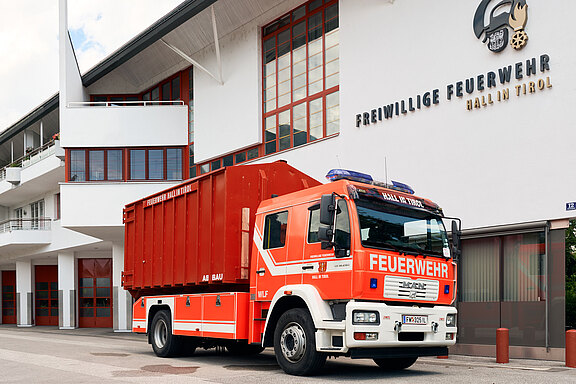 240905-0001_-_Feuerwehr_Hall_-_Autos.jpg  