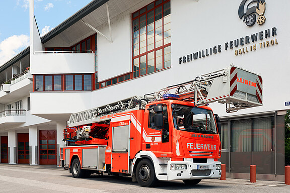 240905-0005_-_Feuerwehr_Hall_-_Autos.jpg  