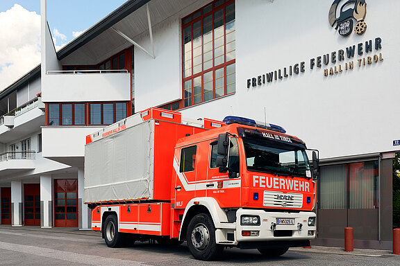 240905-0012_-_Feuerwehr_Hall_-_Autos.jpg  