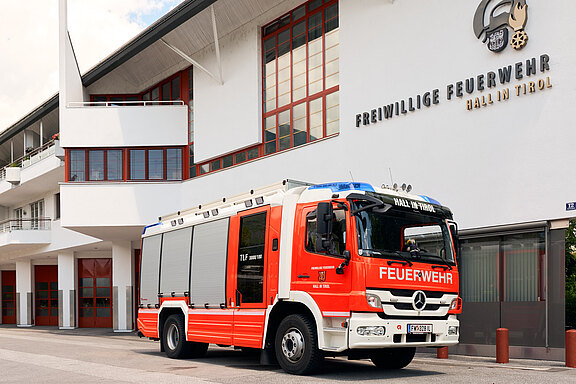 240905-0002_-_Feuerwehr_Hall_-_Autos.jpg  